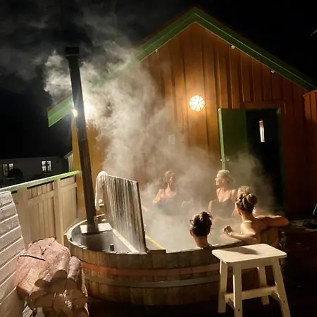 Kjerringoy Rorbusenter Hotel 3*