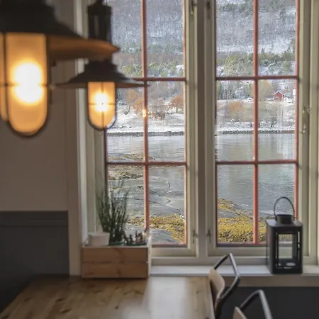 Kjerringoy Rorbusenter Hotel